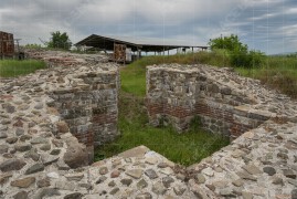 Средновековна крепост Маркели – източна стена и църковен комплекс (BCH_5902)