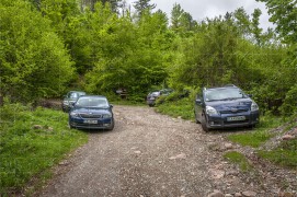 Импровизирания паркинг в началото на екопътека „Деятица“ (DSC8982)