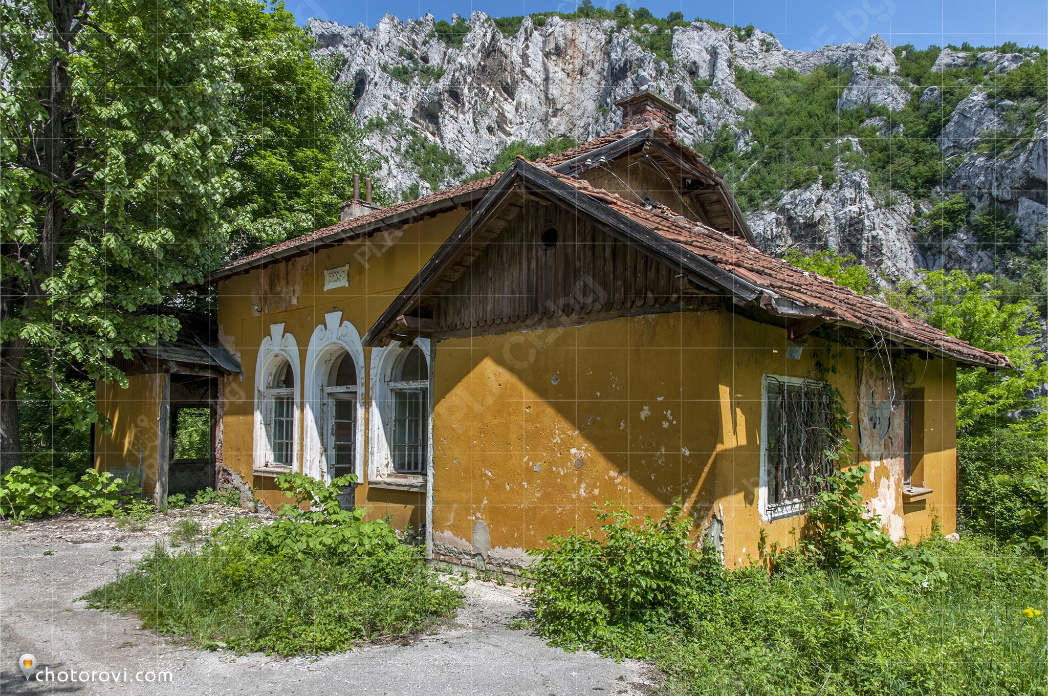 Пощенската станция на изоставената Духовна семинария в Черепиш (DSC1031)