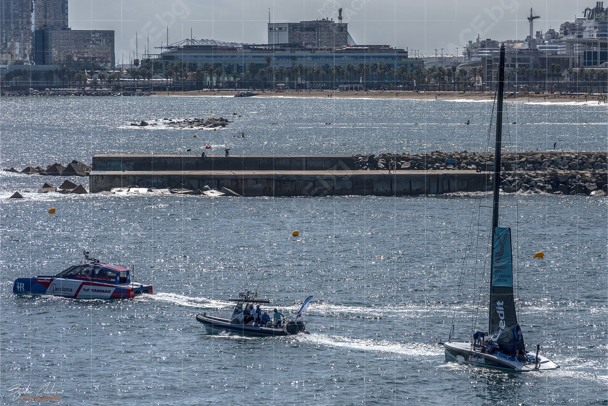 UNICREDIT Youth America’s Cup – буксиране на състезателните лодки към състезателното трасе (BCH_0037)