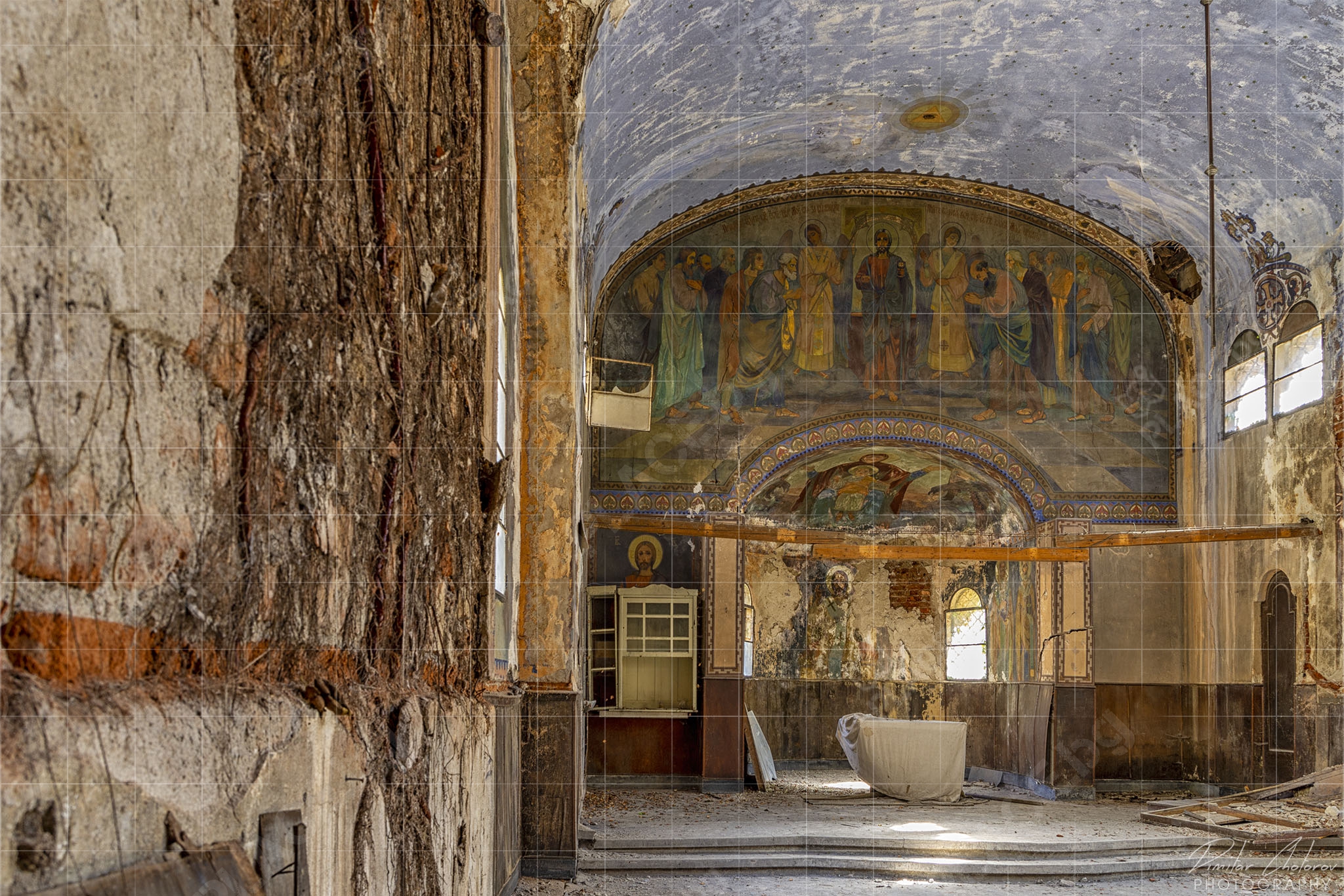 Вътрешността на изоставената семинарска църква (DSC_4665)
