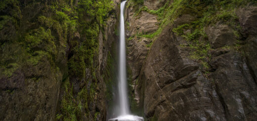 Камешнишки водопад "Срамежливеца"