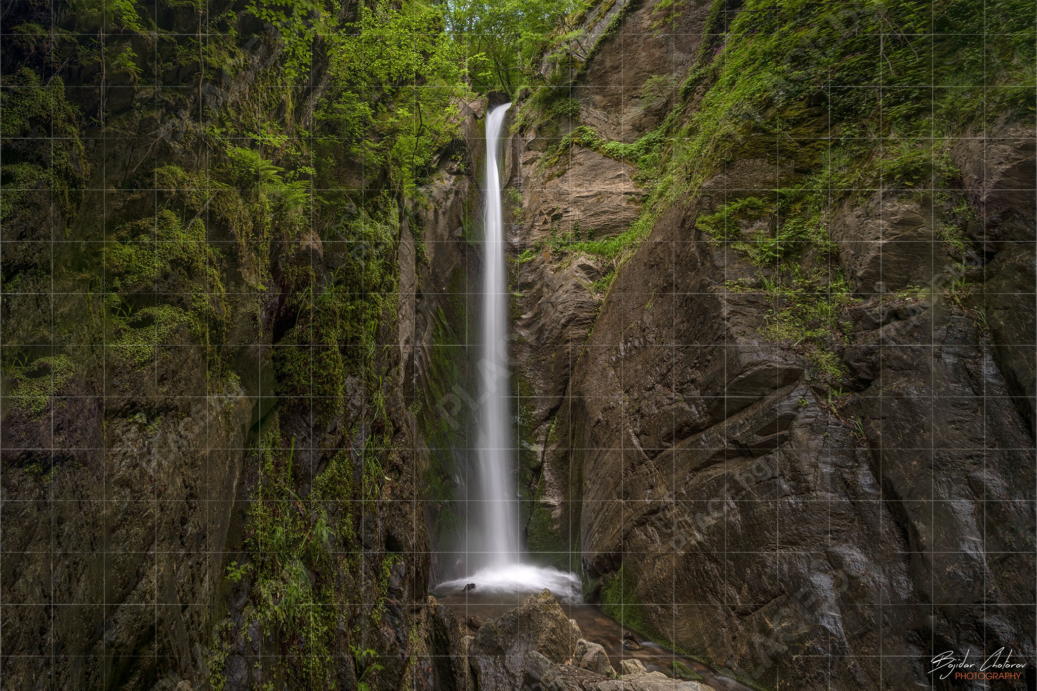 Камешнишки водопад "Срамежливеца"
