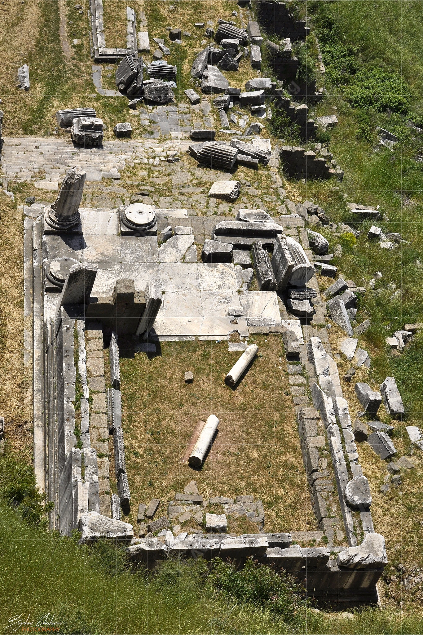Храмът на Дионисий в краят на театралната улица (DSC0951)