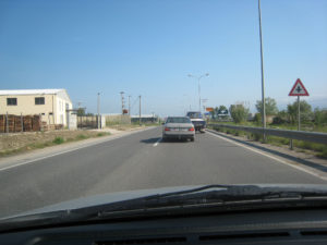 По пътищата в Албания е пълно с мерцедеси