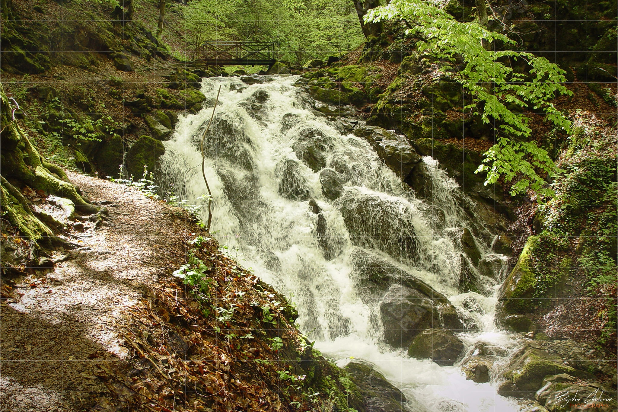 Един от красивите водни прагове край пътеката (DSC03253)