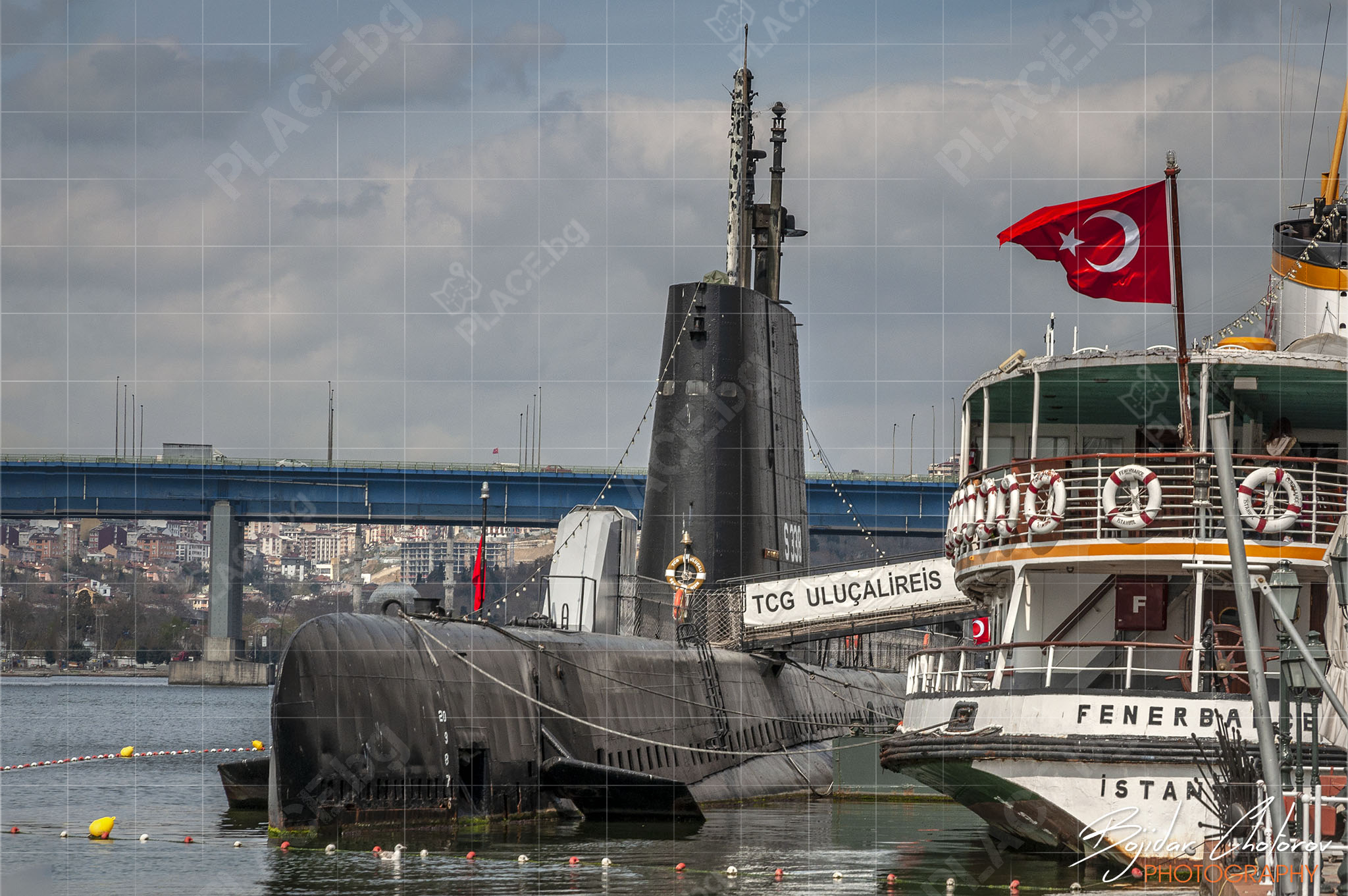 Подводница TCG Uluçalireis (S-338) закотвена в Златния рог (DSC8332а)