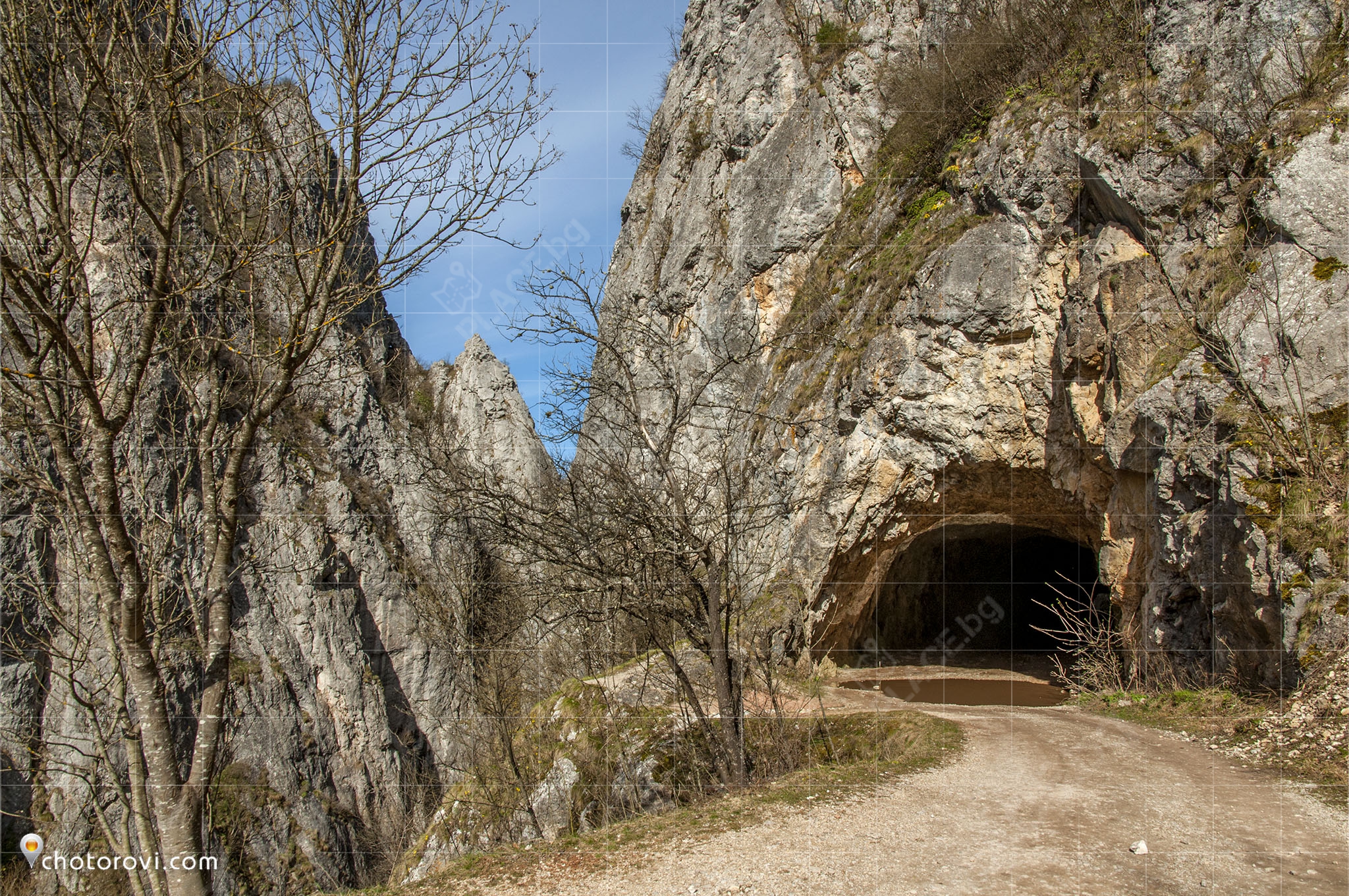 Ждрелото на река Ерма с тунела през скалите над него (DSC0492)