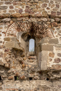 "Амбразура" в стената на кервансарая