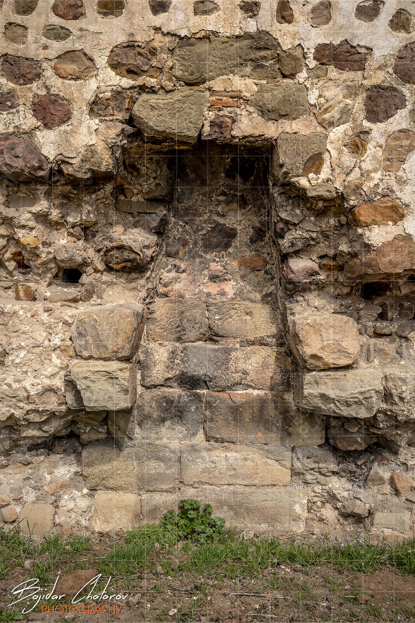 Камина в стената на кервансарая (BCH_5190)