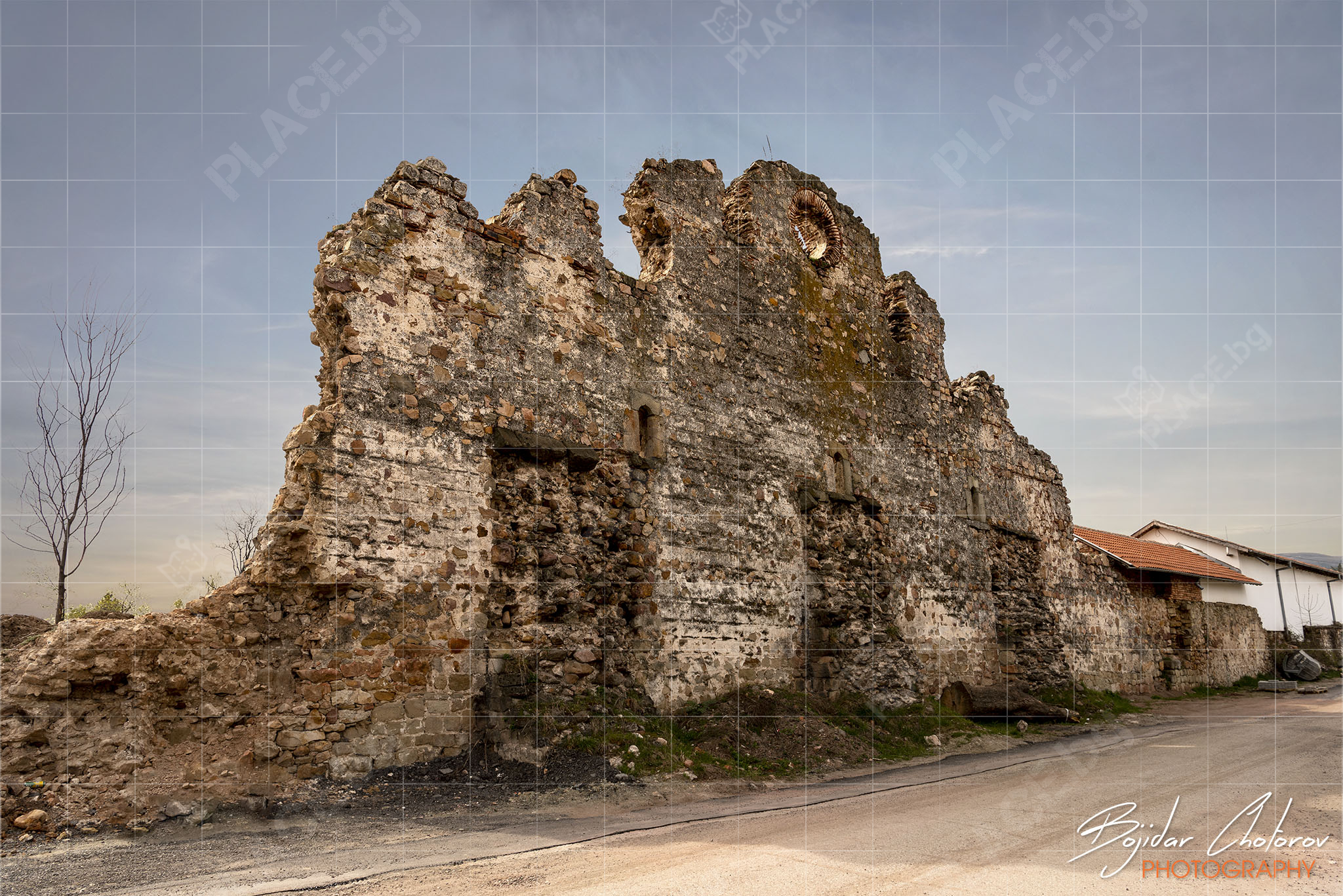 Останките от западната стена на кервансарай “Калето в Нови хан (BCH_5208)