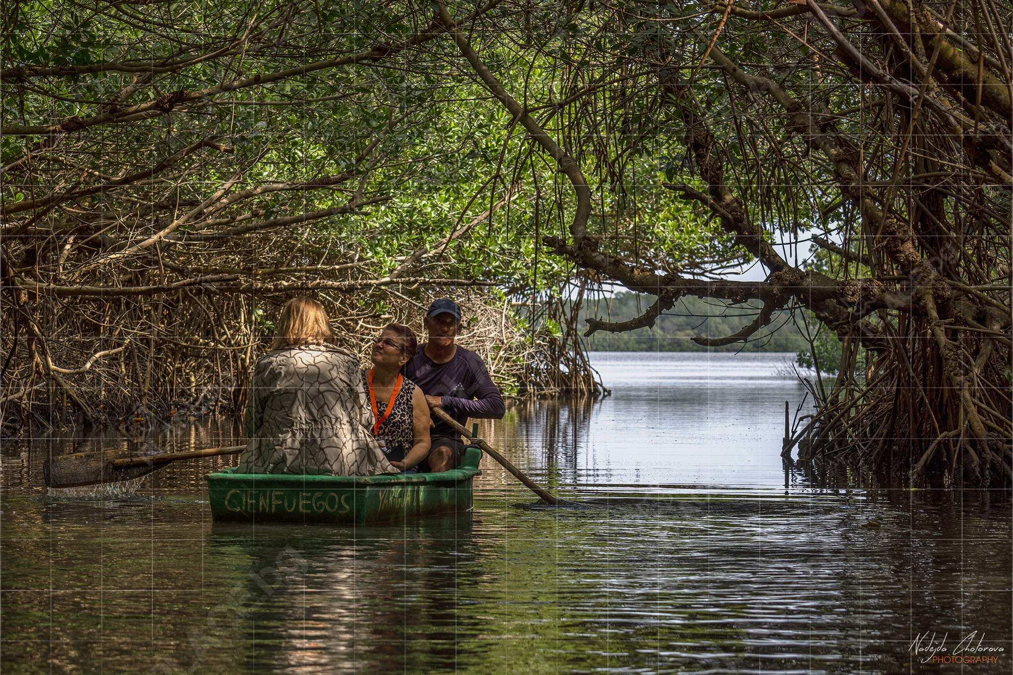 Навлизане по каналите в мангровата гора (NCH_9340)