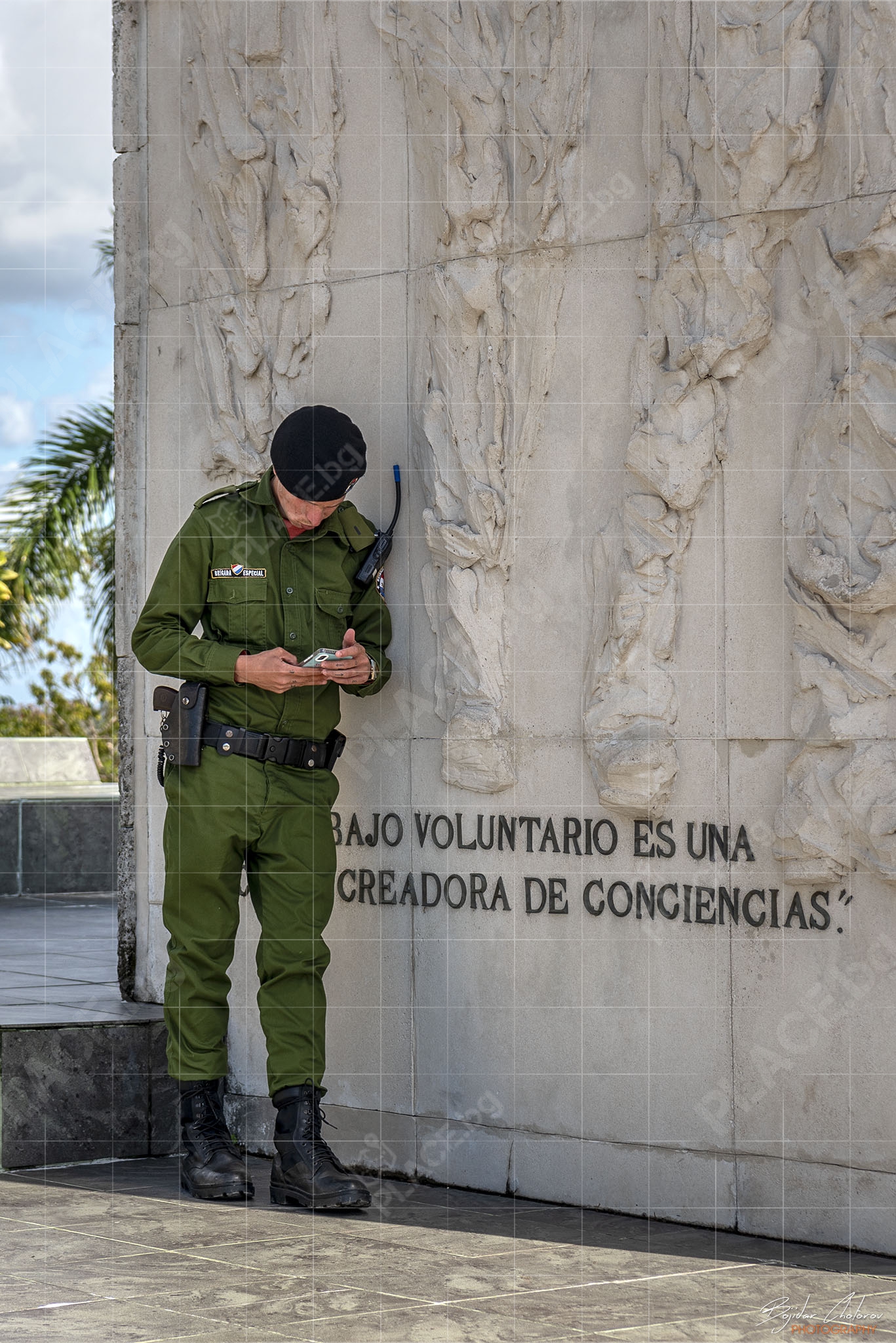 Охраната на мемориала и мавзолея е като на военна база (BCH_4939)