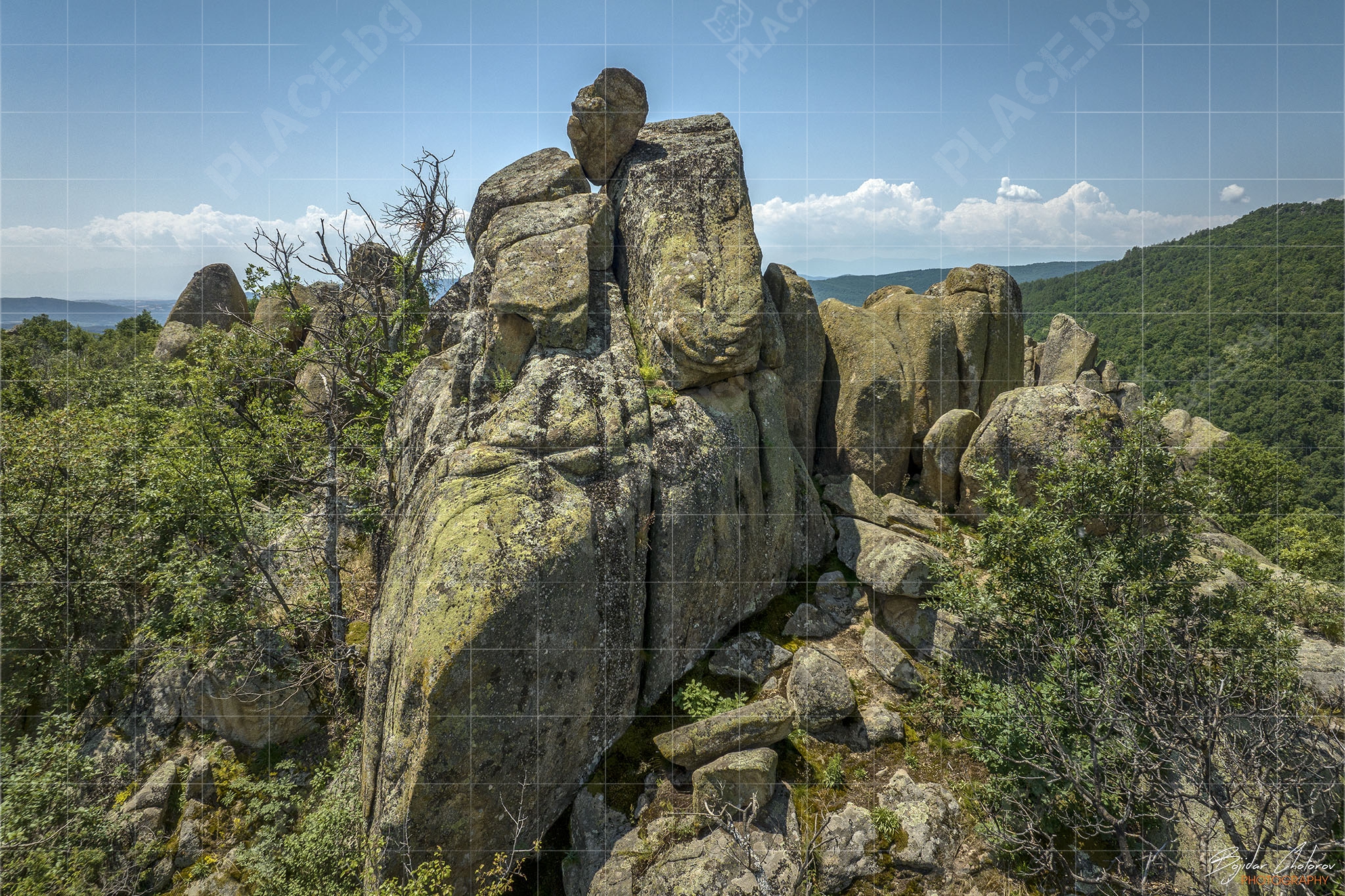 Мегалитен комплекс Скумсале – скална формация със заклинен камък (DJI_0184)