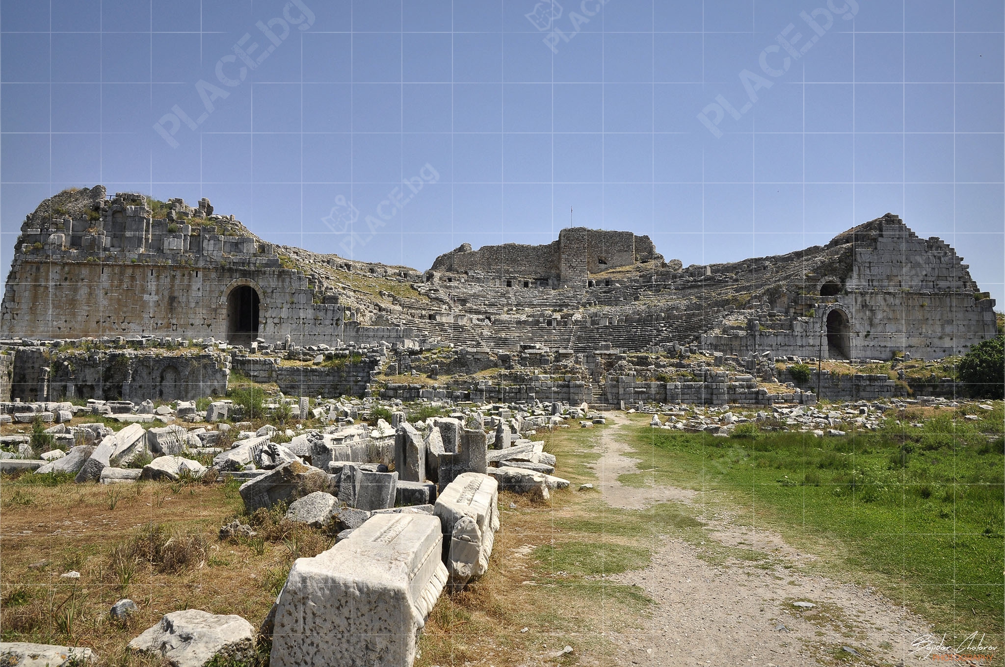 Амфитеатъра и крепостта Милет (DSC0850)
