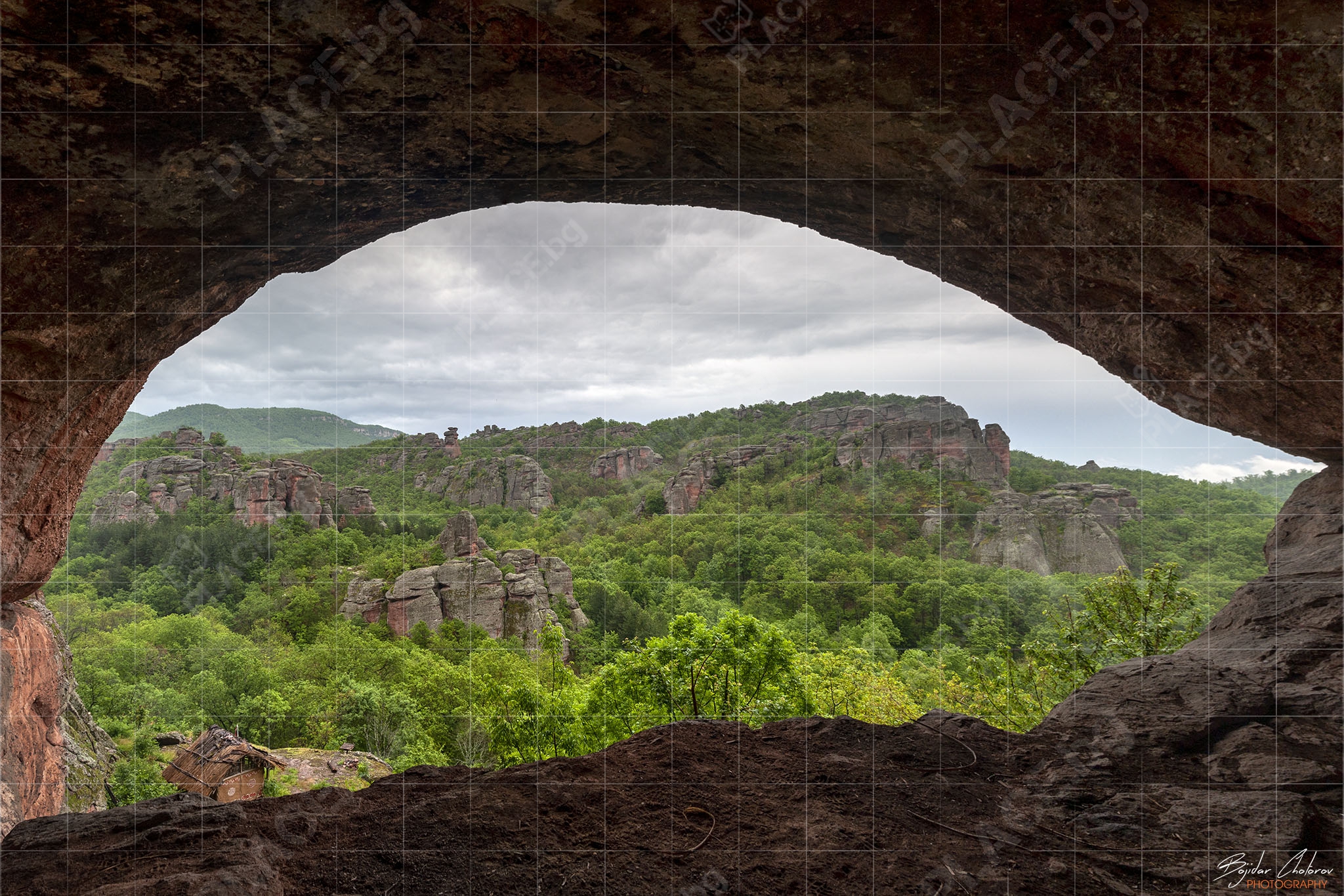 Изглед от пещера Лепеница към Белоградчишките скали (DSC9580-Pano)