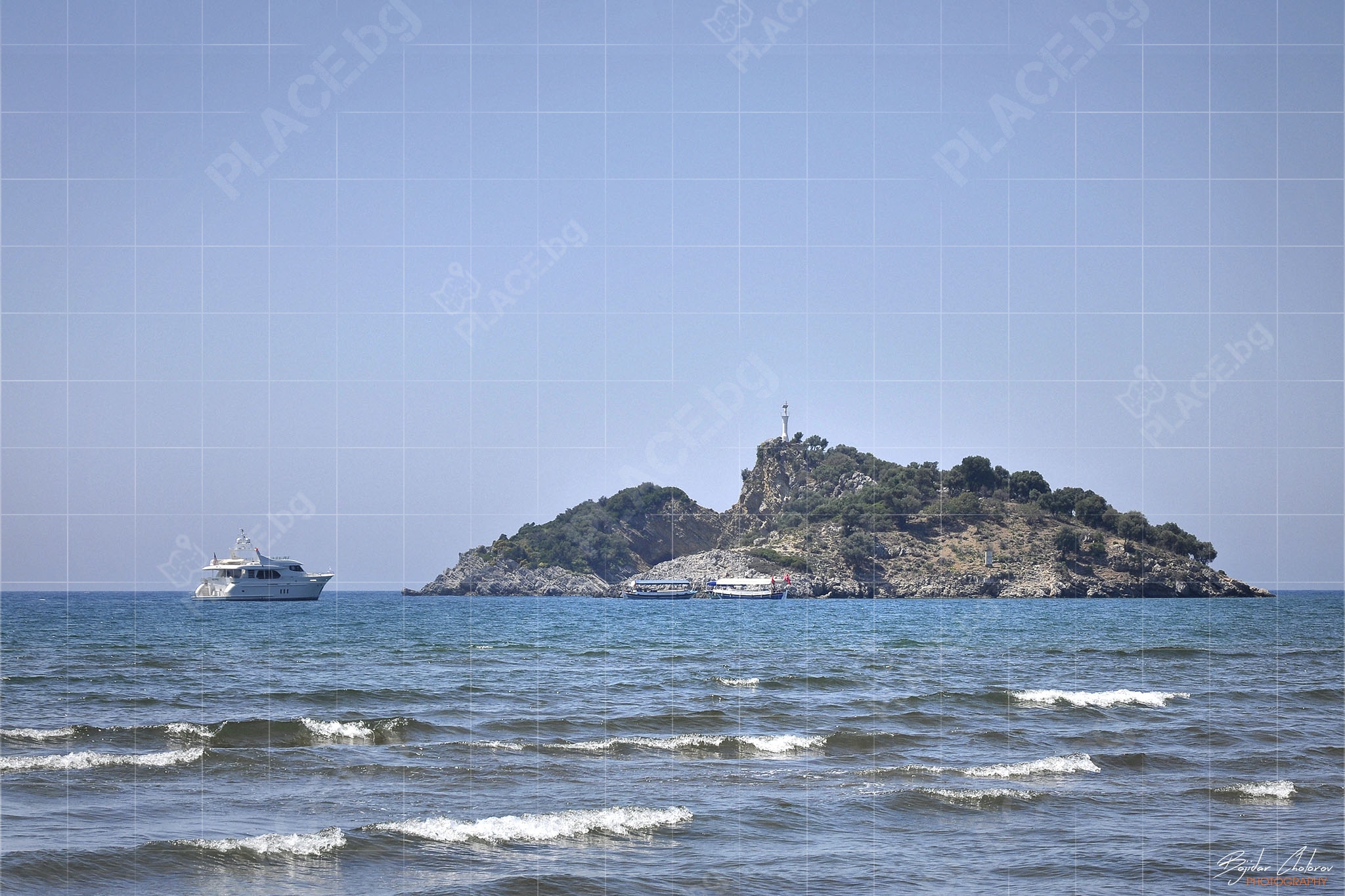 Остров Delikli Ada с морския фар намиращи се пред Плажа на костенурките (DSC0826)