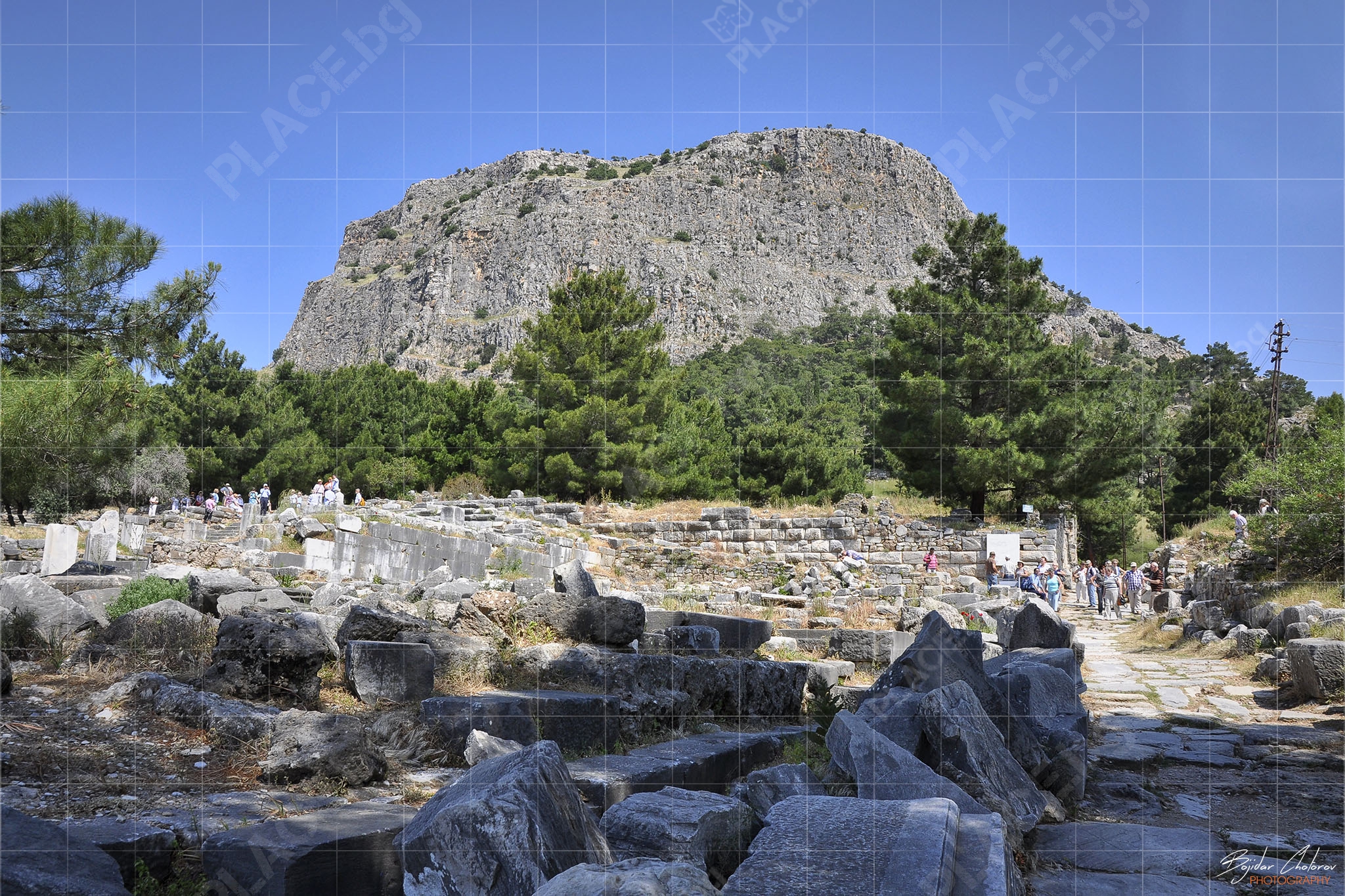 Руините на Приене на фона на планината Микале (Mount Mycale) (DSC0843)