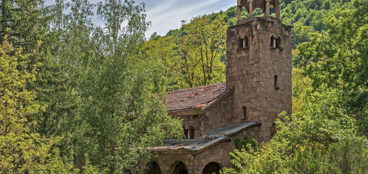 Черквата на изоставената Духовна семинария в Черепиш