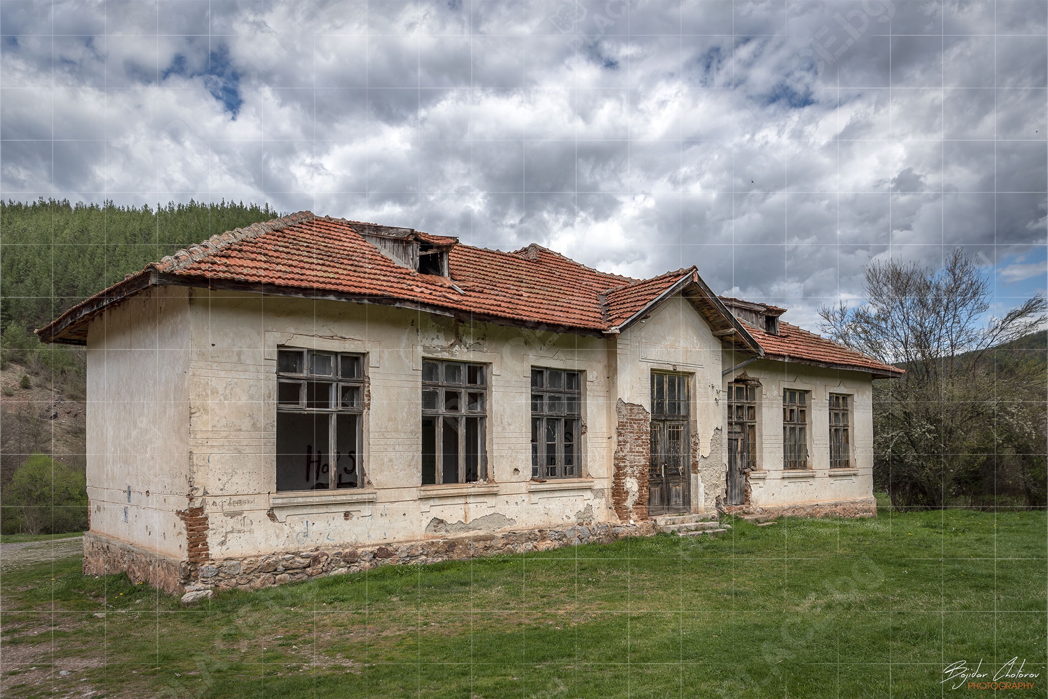 Старото изоставено училище на Смоличано (BCH_5879)