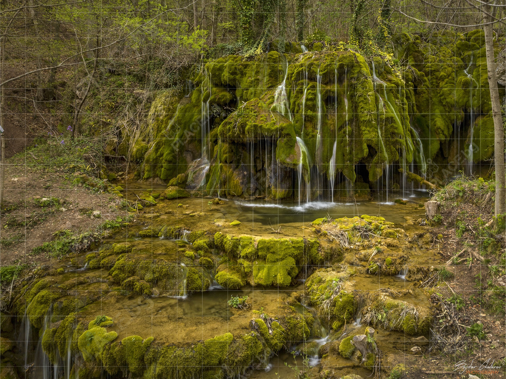 Водопад Бигора с малките “езерца” под него (DJI_0496)