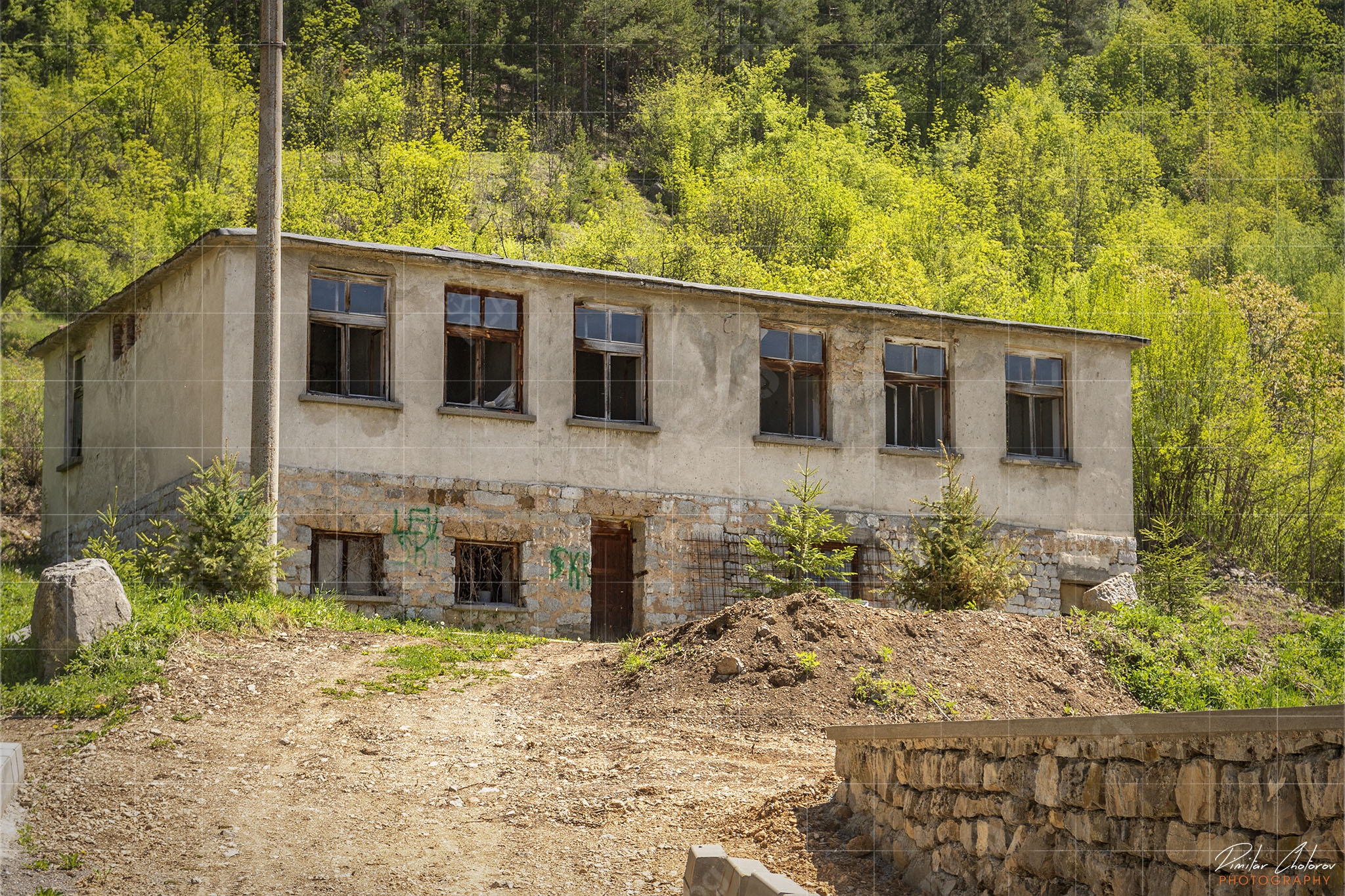Старото училище на село Добравица – изходна точка за водопад Добравишка скаля (DSC_8227)