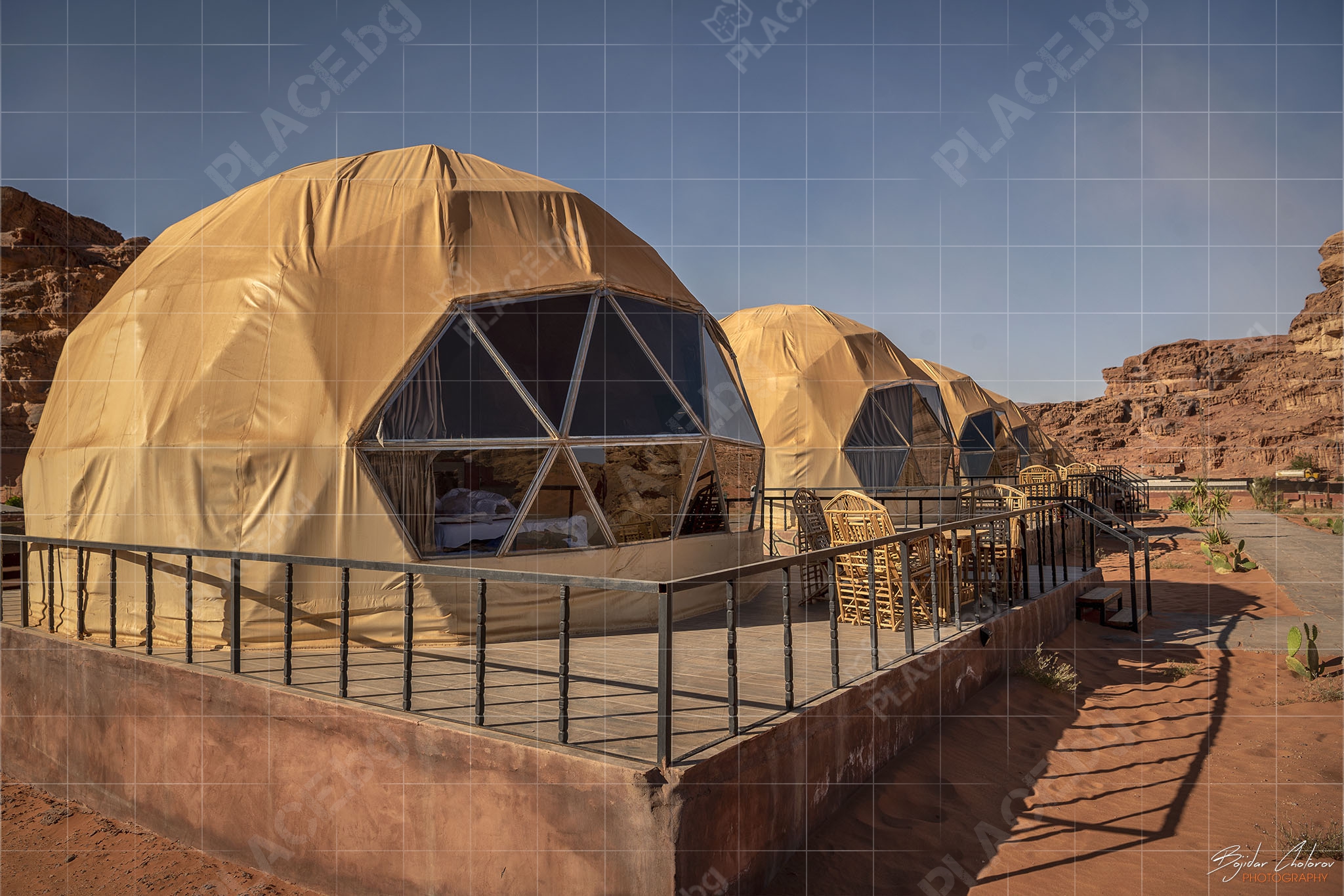 Гео куполи в пустинята Wadi Rum (BCH_5123)